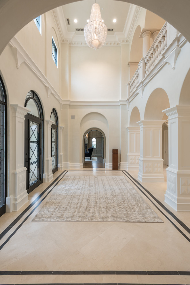 Inspiration pour un très grand hall d'entrée traditionnel avec un sol en marbre, une porte simple et une porte métallisée.