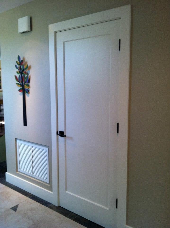 Imagen de distribuidor clásico grande con puerta simple y puerta blanca