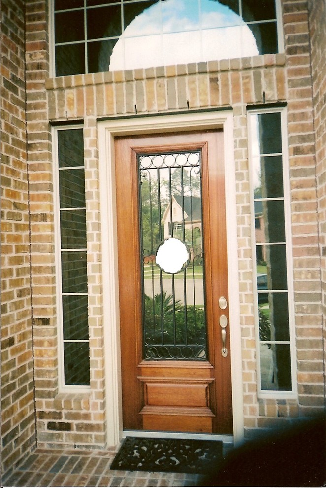 Inspiration for a traditional entrance in Houston.