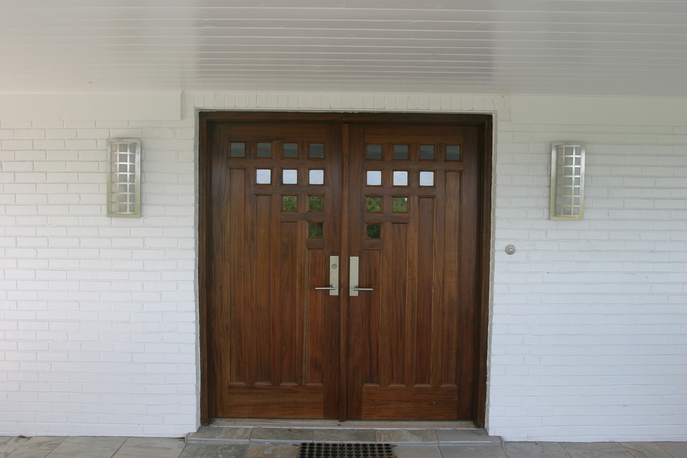 Example of a classic entryway design in Nashville