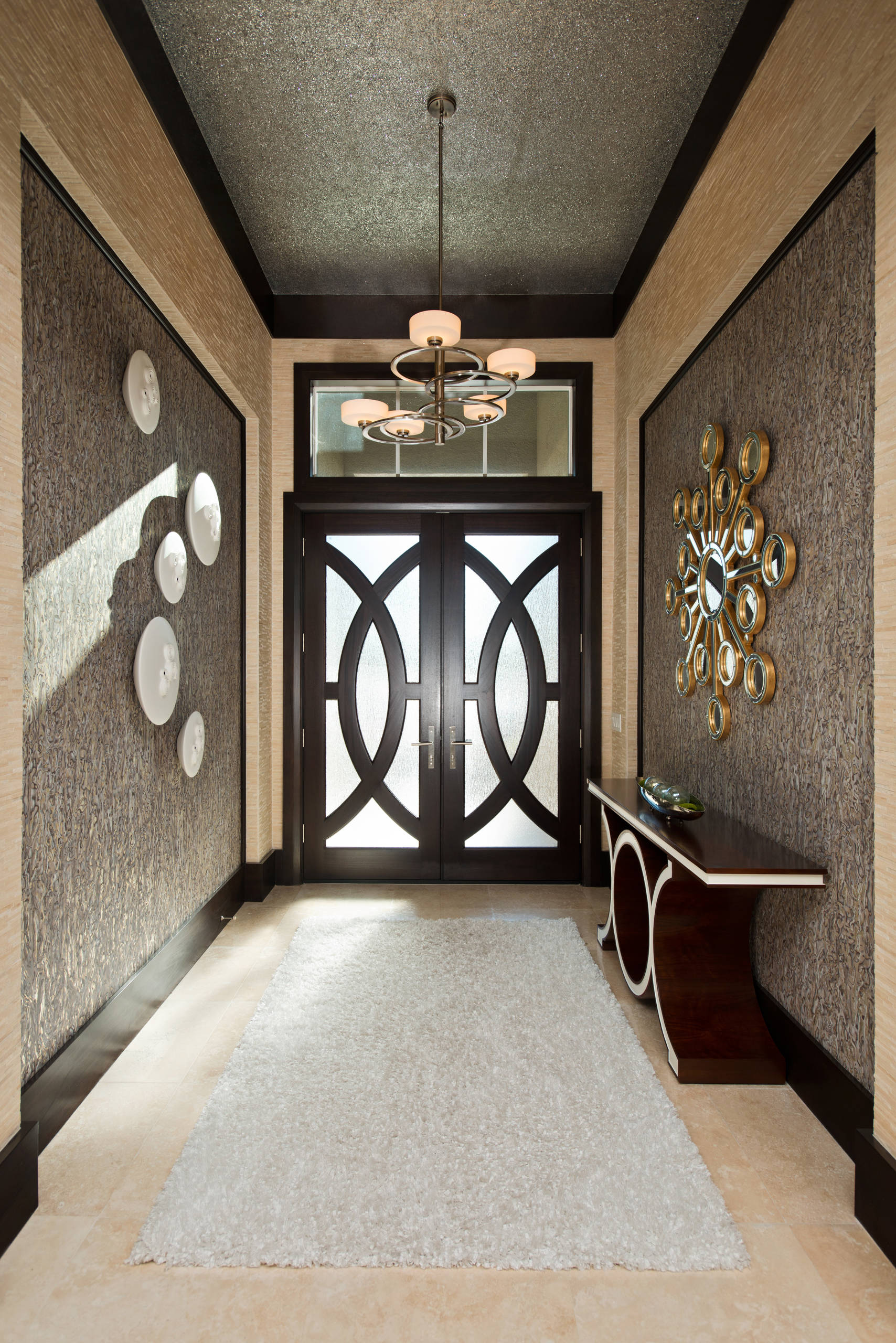 75 Beautiful Entrance with Metallic Walls Ideas and Designs - November 2023  | Houzz UK