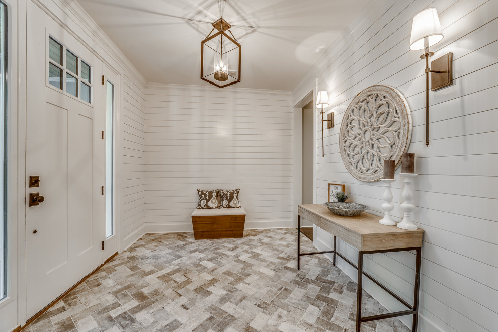 Mittelgroßes Landhaus Foyer mit weißer Wandfarbe, Porzellan-Bodenfliesen, Einzeltür, weißer Haustür und beigem Boden in Jacksonville