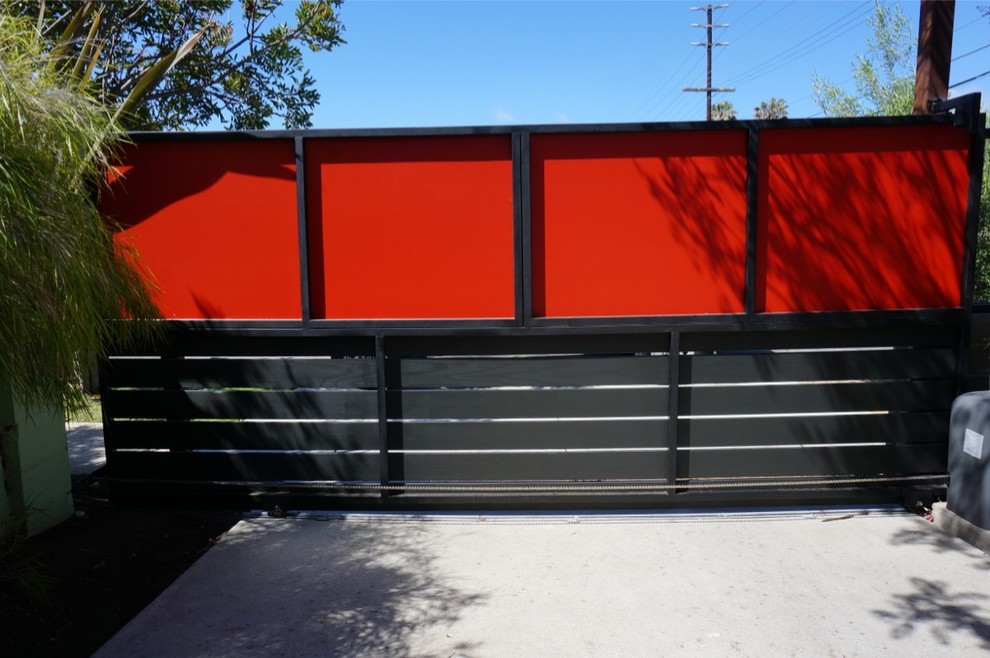 Contemporary entrance in Los Angeles.
