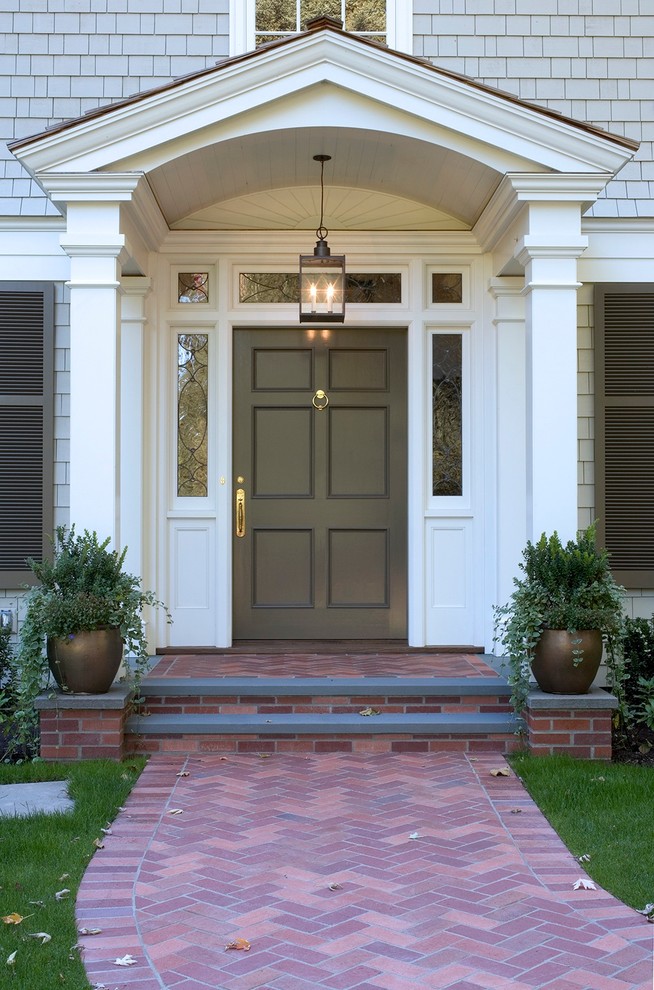 Источник вдохновения для домашнего уюта: входная дверь: освещение в классическом стиле с одностворчатой входной дверью