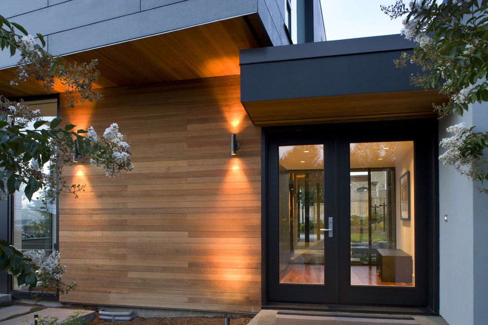 Example of a minimalist entryway design in Seattle