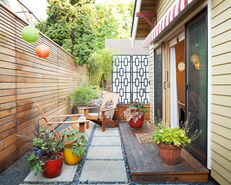 Example of a small trendy entryway design in Portland