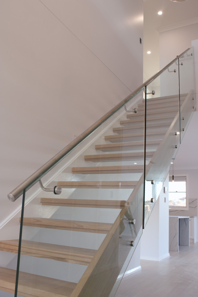 Große Moderne Treppe mit Wandpaneelen in Sydney