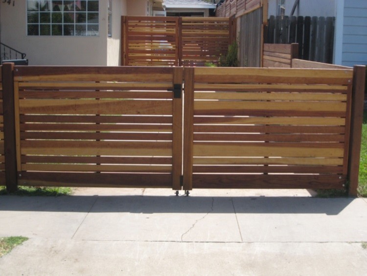 Encinitas Mid-Century Beach House Driveway Gate ...