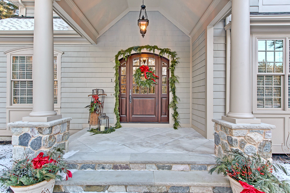 Example of a classic entryway design in Boston