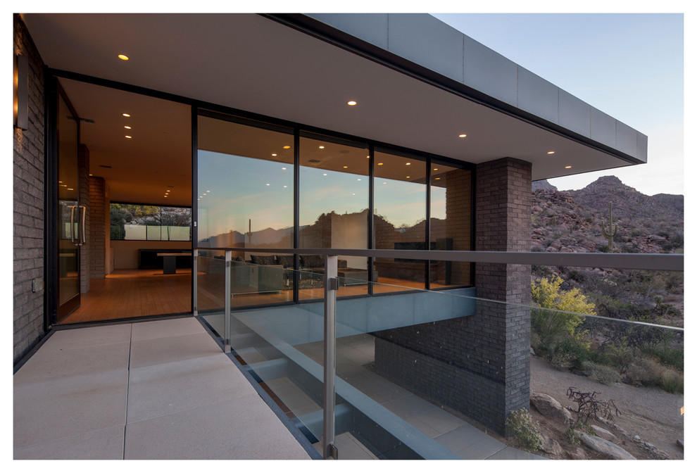 Große Moderne Haustür mit braunem Holzboden, Einzeltür und Haustür aus Glas in Phoenix
