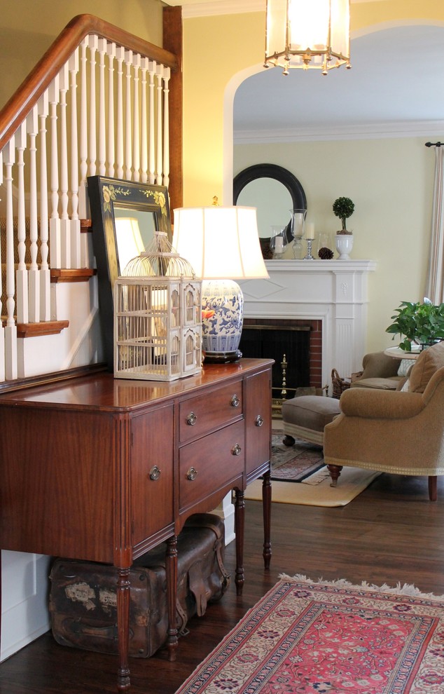 Inspiration for a timeless entryway remodel in Chicago