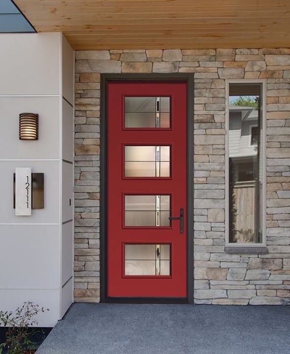 Immagine di una porta d'ingresso etnica di medie dimensioni con pavimento in cemento, una porta singola e una porta rossa