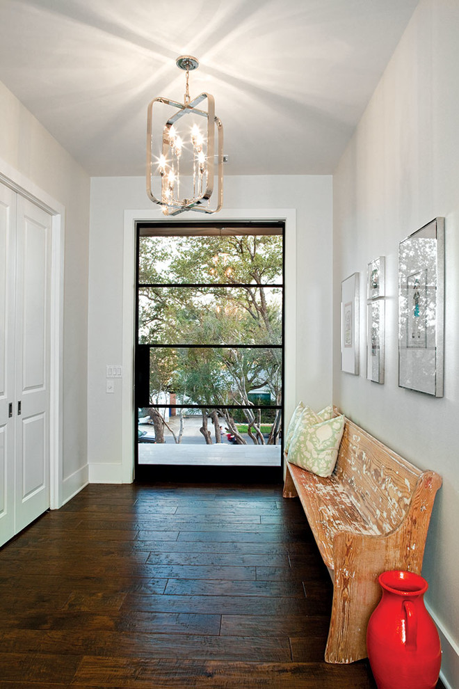 Cette photo montre une entrée chic avec un mur gris, parquet foncé, une porte simple et une porte en verre.