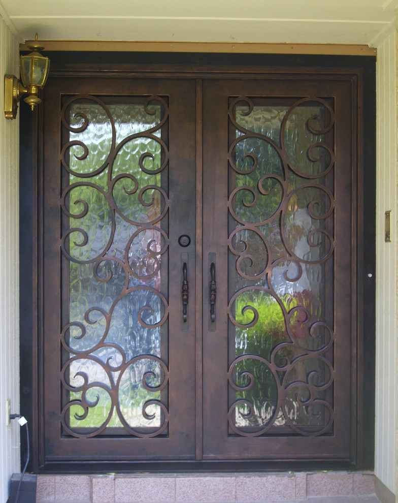 This is an example of a traditional entrance in Austin.