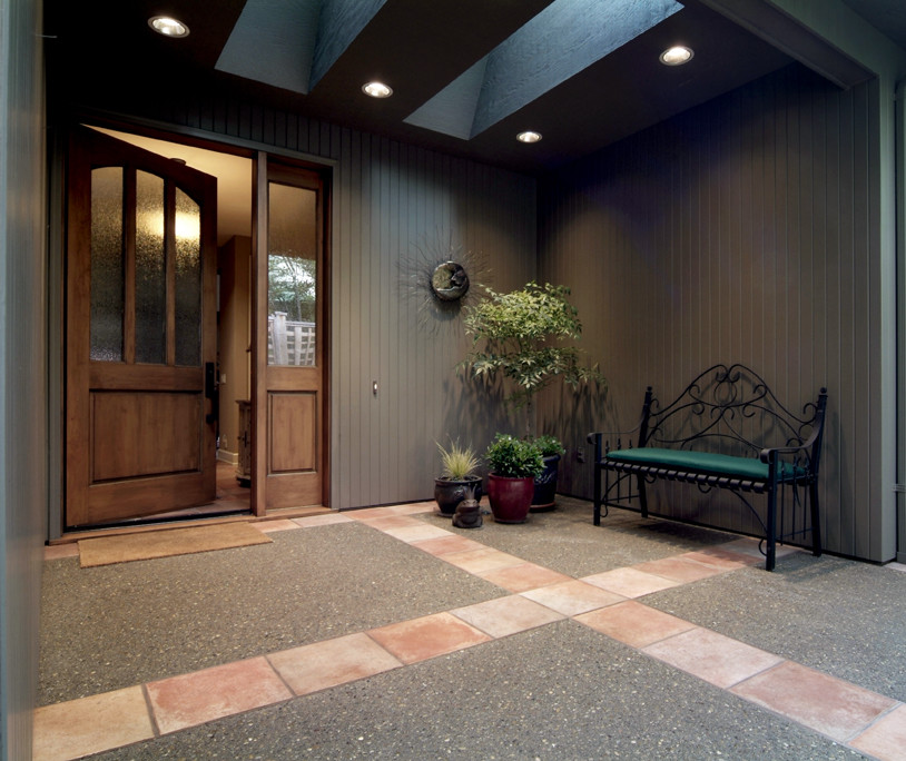 Design ideas for a traditional entrance in Portland.