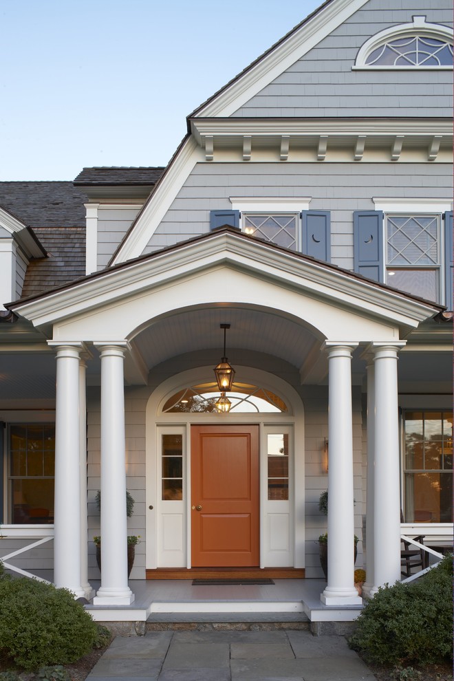 На фото: большая входная дверь в классическом стиле с серыми стенами, полом из сланца, поворотной входной дверью, входной дверью из дерева среднего тона и серым полом