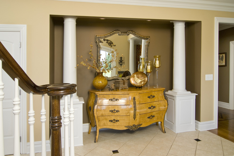 Foyer - traditional foyer idea in Newark with brown walls