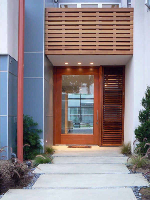 Example of a minimalist entryway design in San Diego