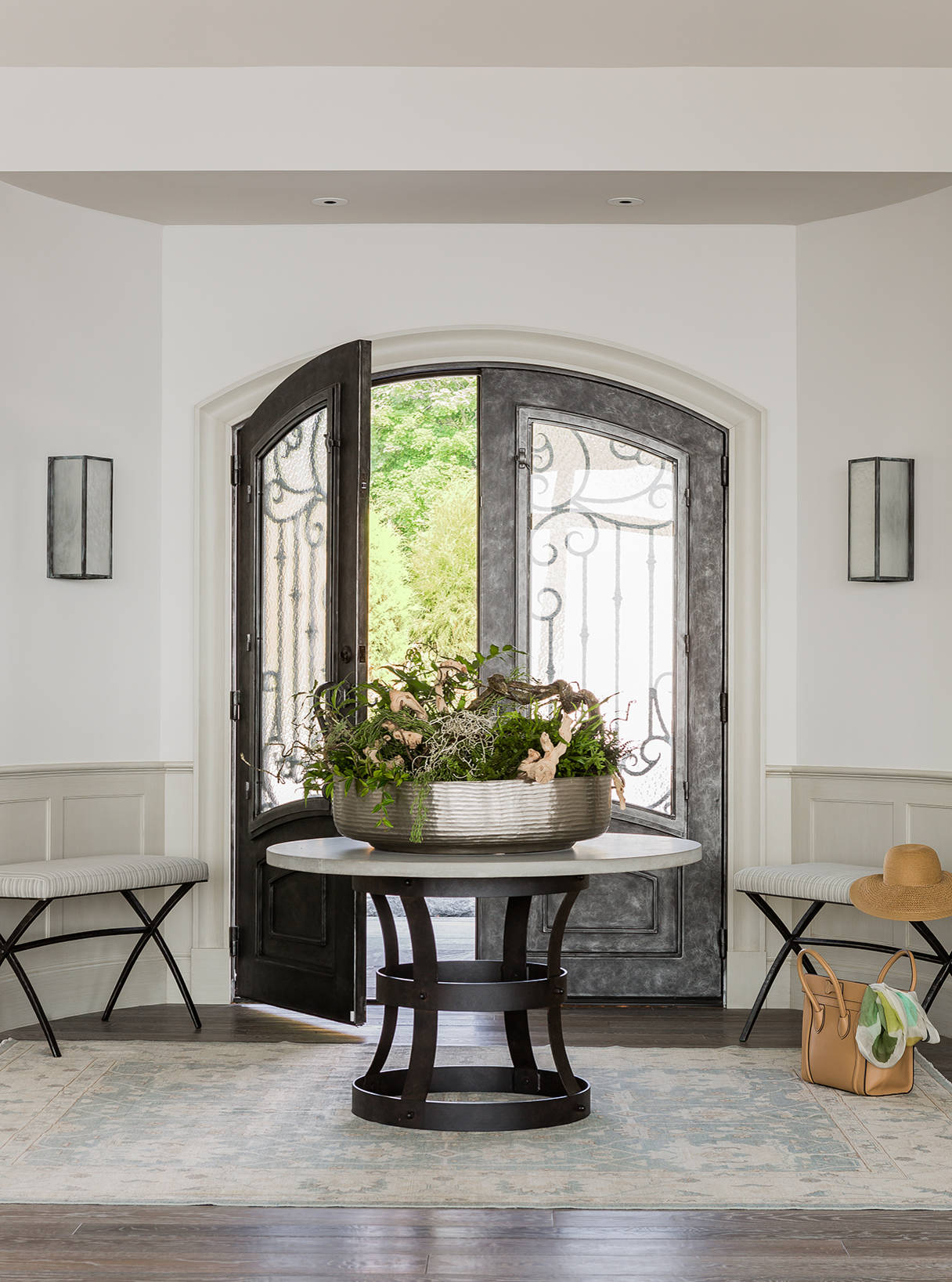 Round Entry Table Houzz, Round Entry Foyer Tables