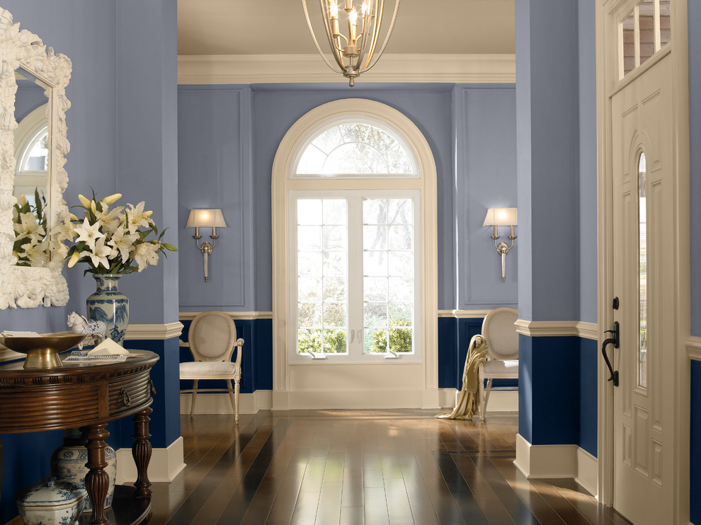 Elegant entryway photo in Orange County