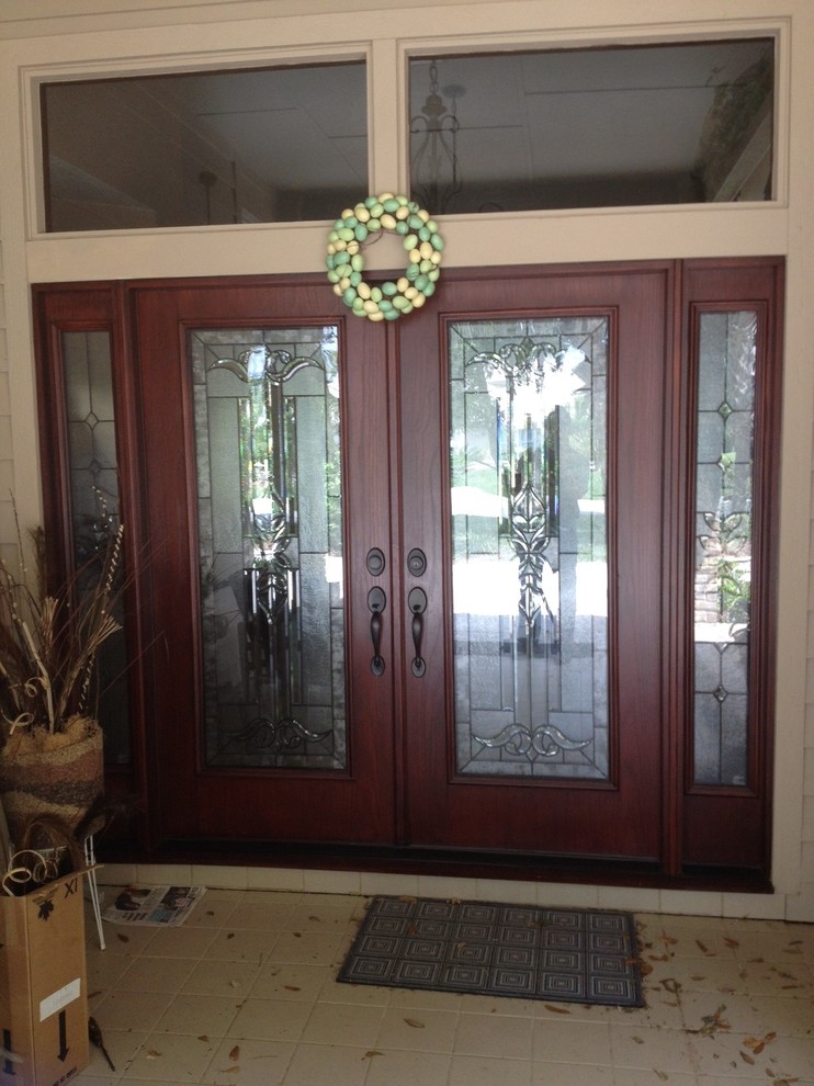 Entryway - traditional entryway idea in Jacksonville with a dark wood front door
