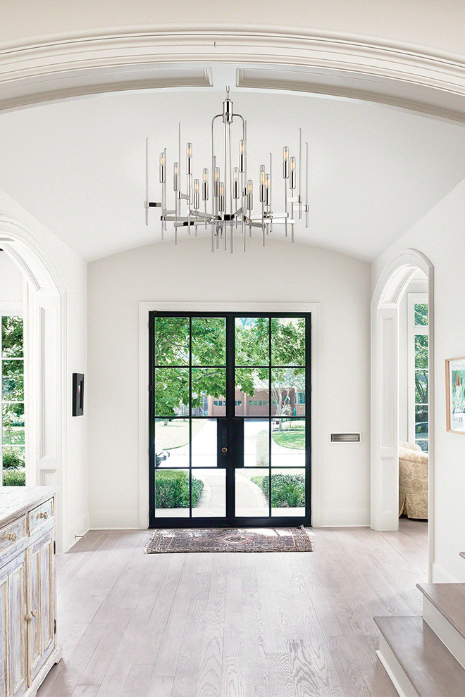 Mittelgroßes Modernes Foyer mit weißer Wandfarbe, hellem Holzboden, Doppeltür, Haustür aus Glas und braunem Boden in Salt Lake City