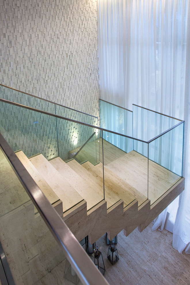 Diseño de escalera contemporánea grande