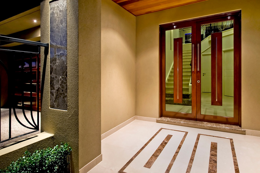 На фото: входная дверь среднего размера в современном стиле с гранитным полом, двустворчатой входной дверью и входной дверью из темного дерева