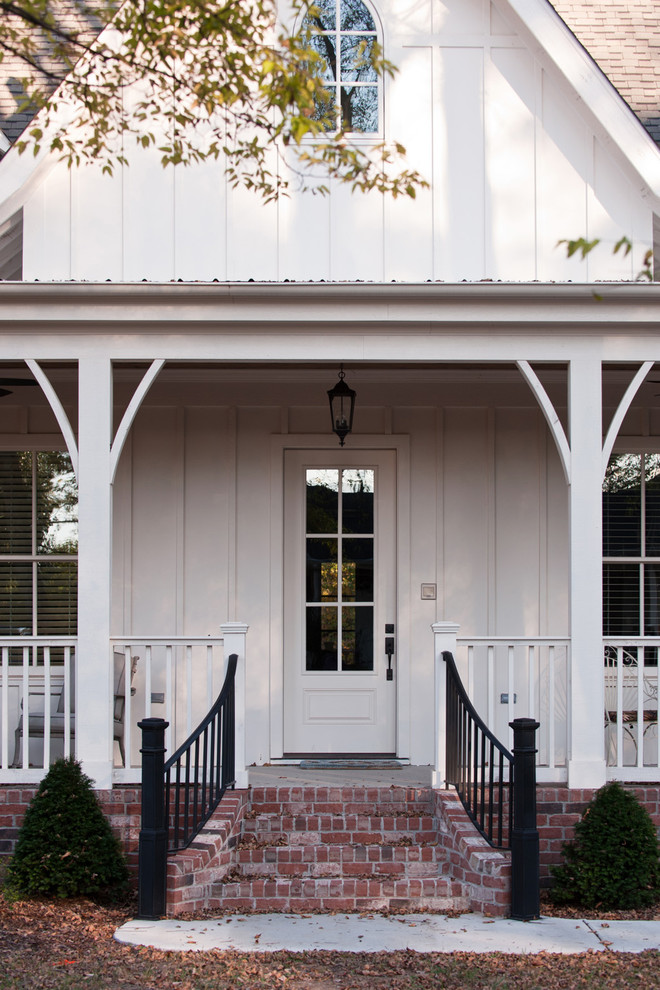Photo of a classic porch in Nashville with white walls.