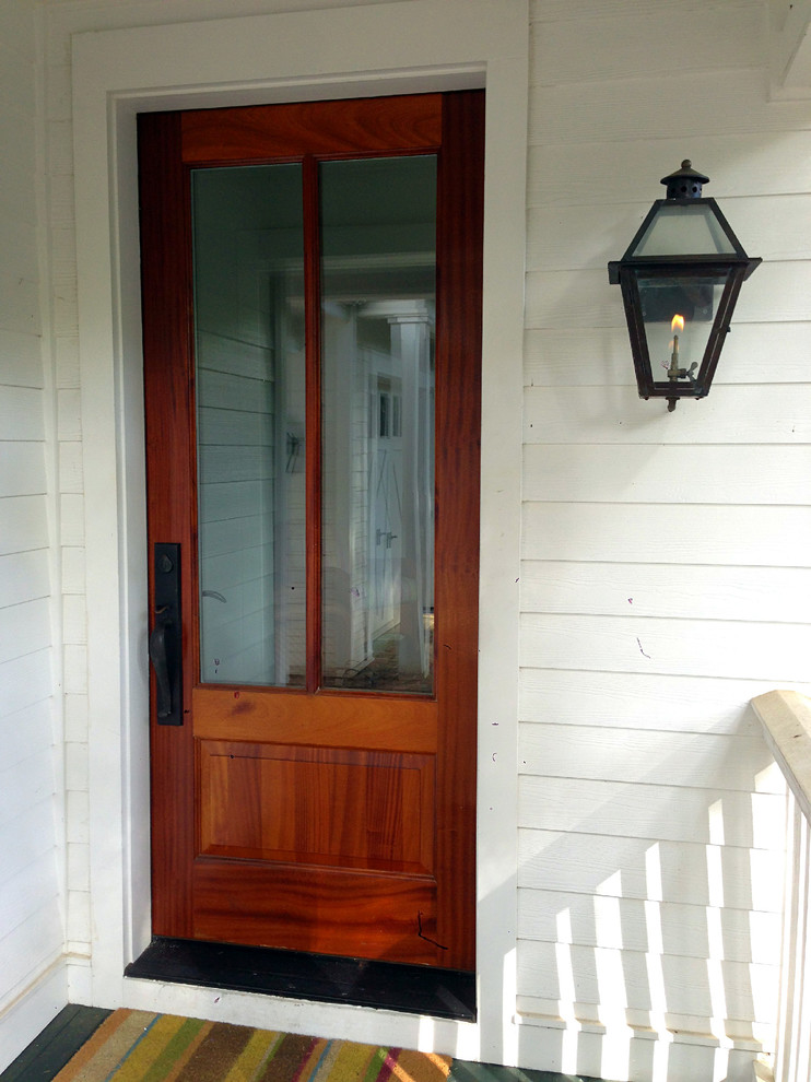 Exemple d'une entrée chic de taille moyenne avec une porte simple et une porte en verre.