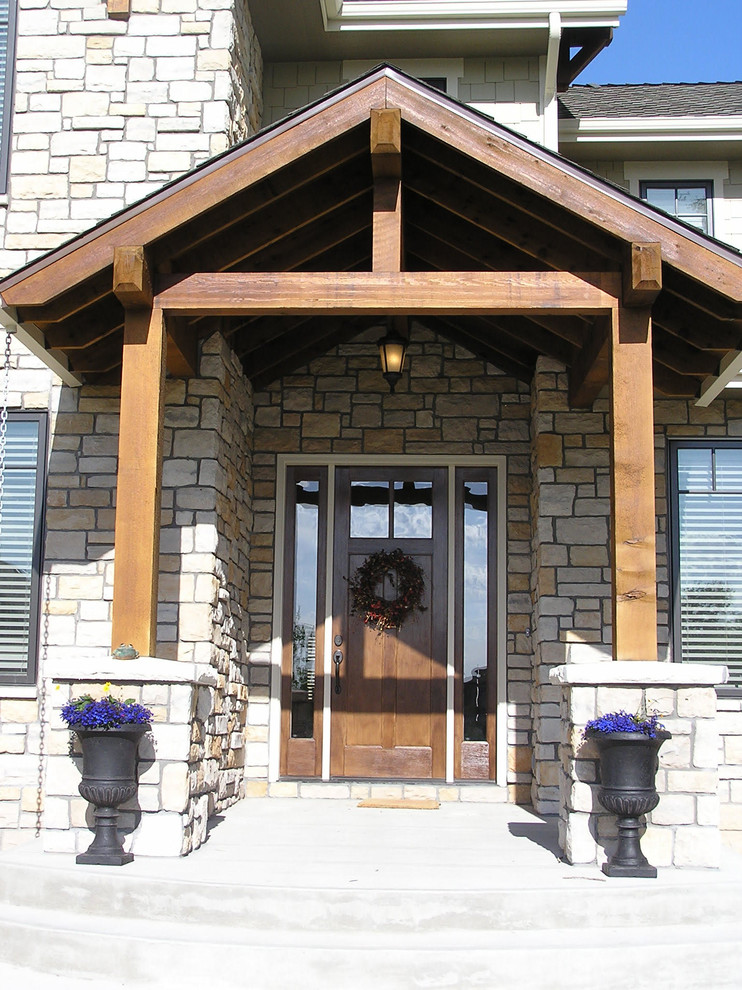 Mittelgroße Rustikale Haustür mit Einzeltür und hellbrauner Holzhaustür in Denver