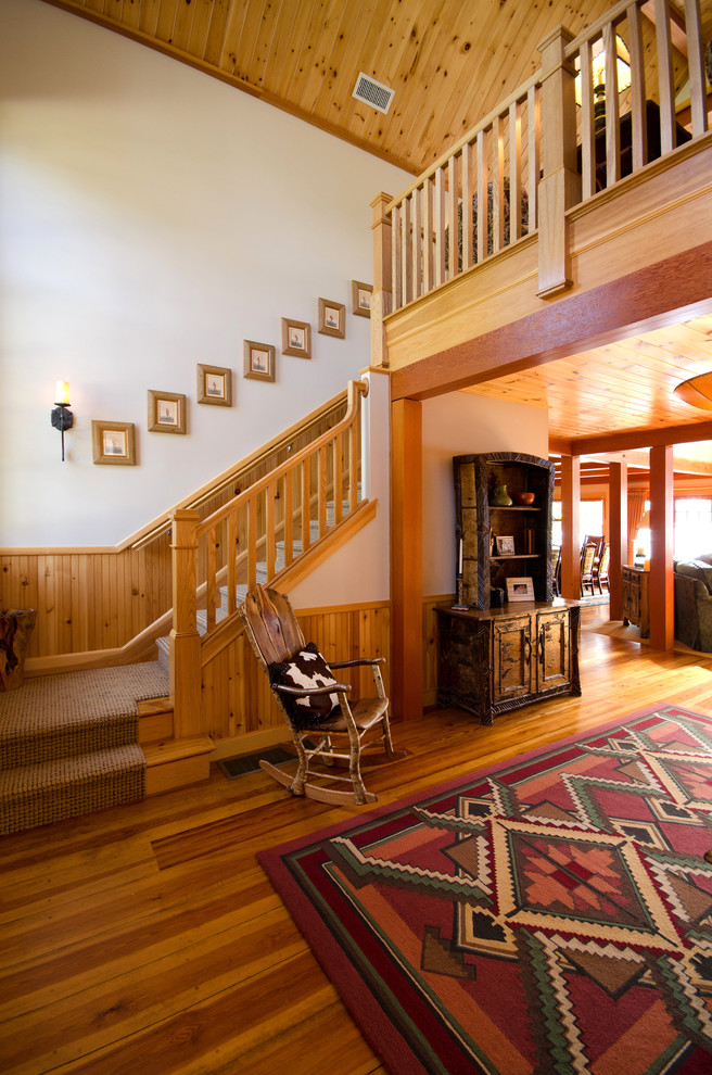 Example of a mountain style entryway design in Portland Maine