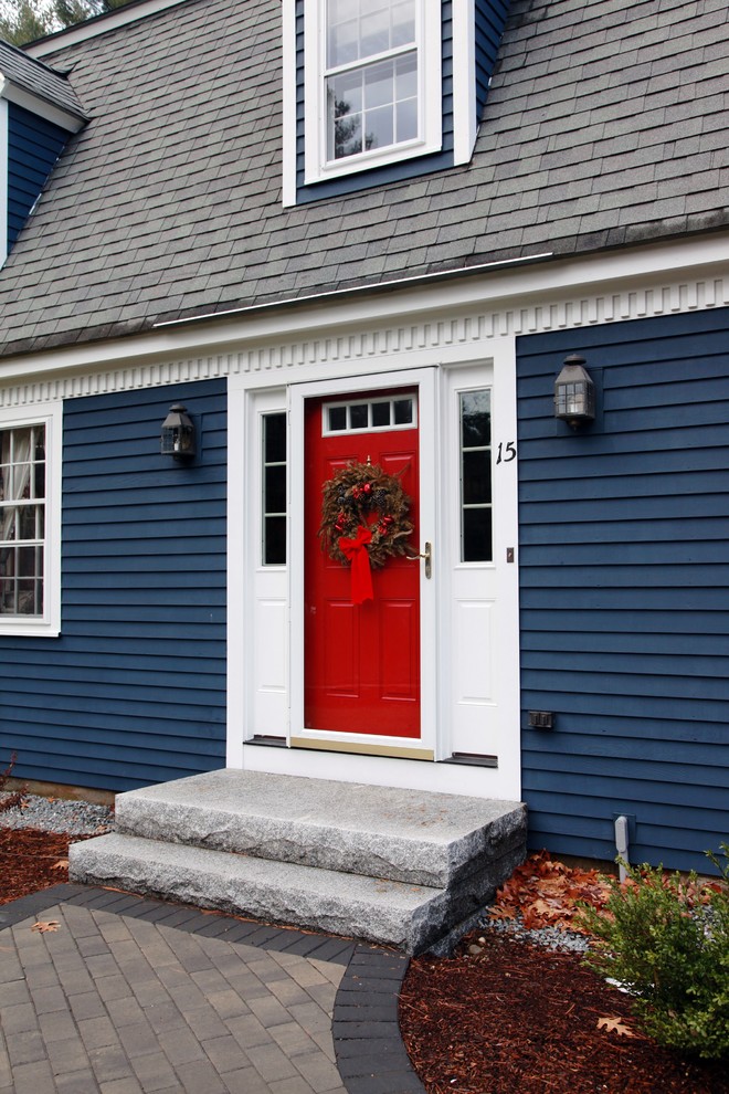 Exemple d'une entrée chic avec une porte simple et une porte rouge.