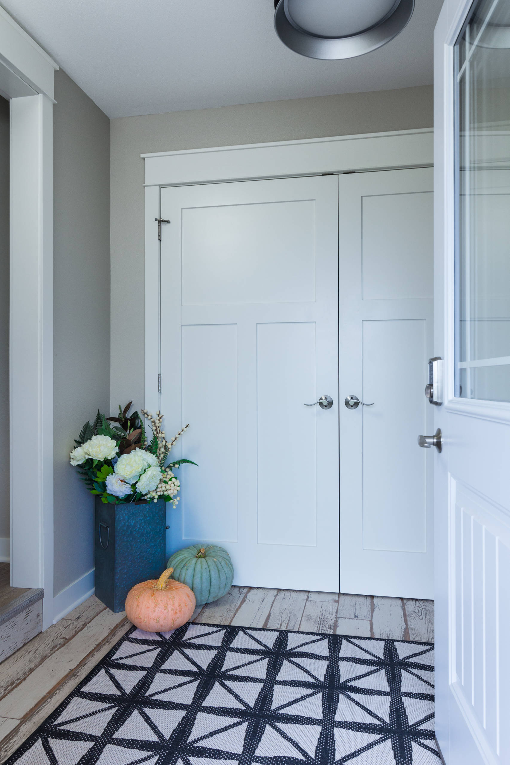 青いおしゃれな玄関 黄色いドア の画像 75選 22年10月 Houzz ハウズ