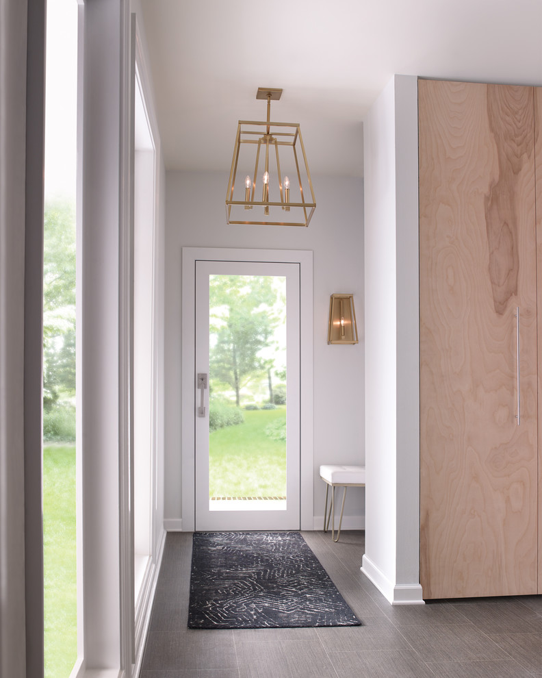 Imagen de hall clásico renovado de tamaño medio con paredes blancas, suelo de madera en tonos medios, puerta simple, puerta de vidrio y suelo gris