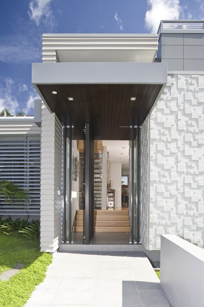 Moderner Eingang mit Einzeltür in Auckland