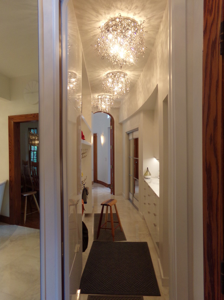 Foto di un grande ingresso o corridoio design con pareti bianche e pavimento in gres porcellanato