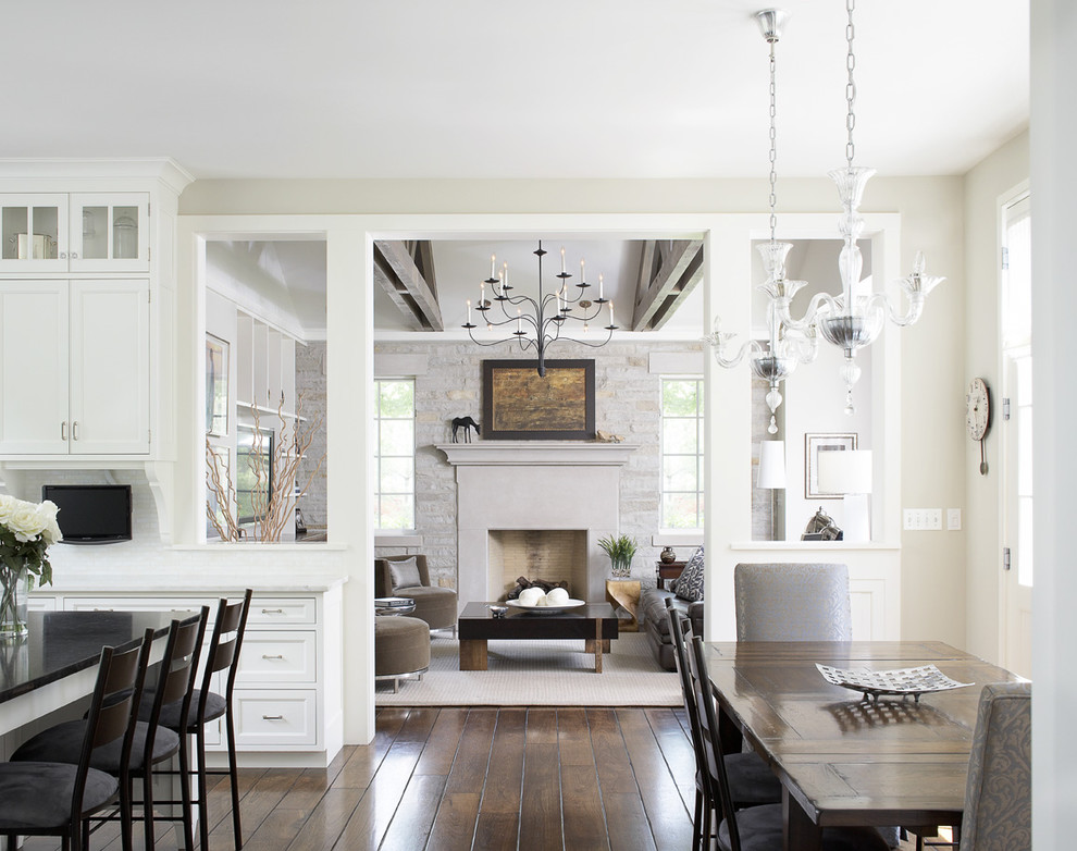 Example of a trendy entryway design in Chicago