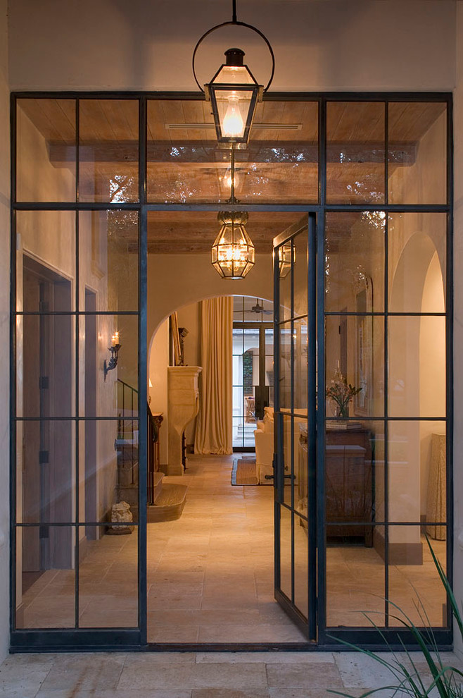 На фото: прихожая в современном стиле с одностворчатой входной дверью и металлической входной дверью с