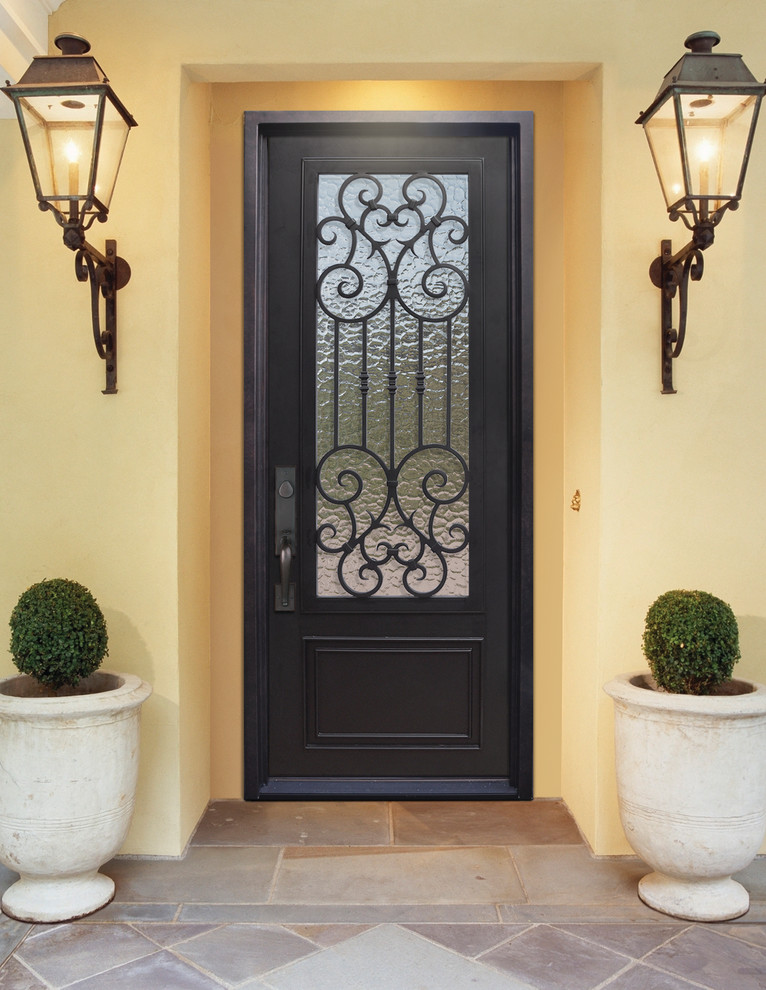 Идея дизайна: большая входная дверь в средиземноморском стиле с бежевыми стенами, двустворчатой входной дверью и металлической входной дверью