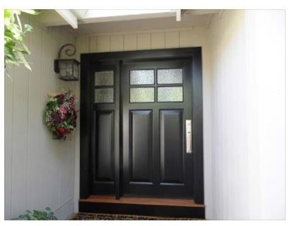 Inredning av en klassisk mellanstor ingång och ytterdörr, med en enkeldörr och en svart dörr