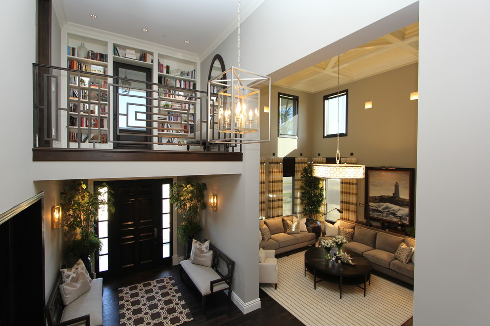 Entryway - traditional entryway idea in San Diego