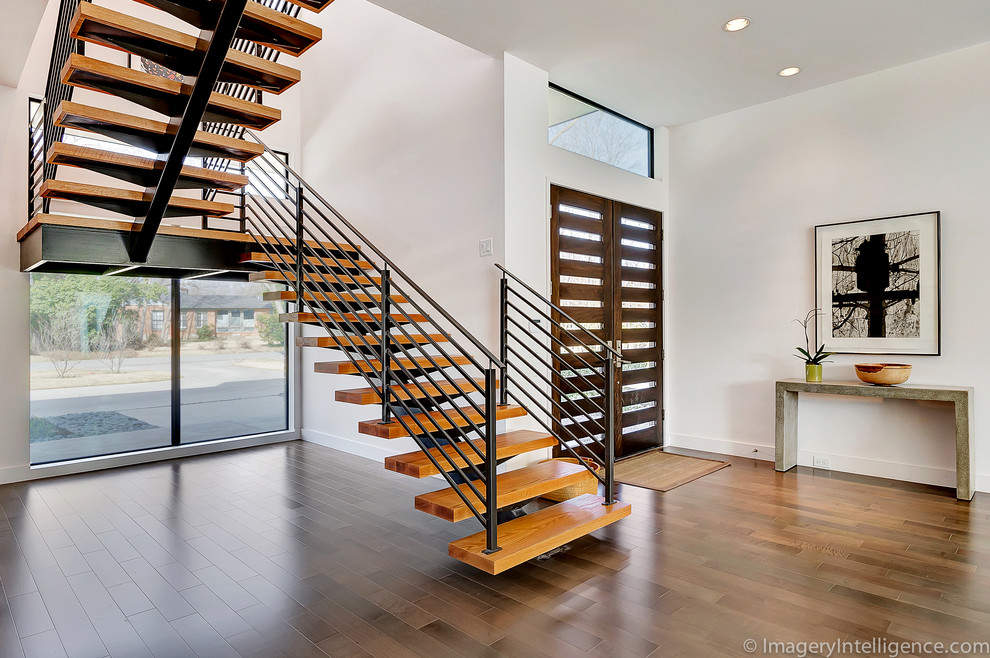 Idée de décoration pour un escalier design de taille moyenne.