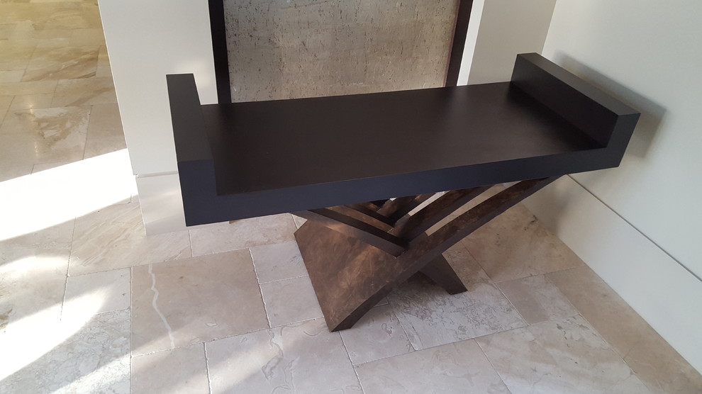 foyer bench and floating shelves Moderno Entrada Miami de Top