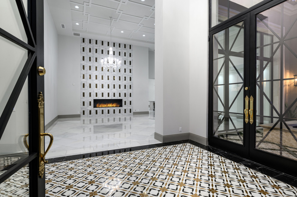 Idée de décoration pour un petit hall d'entrée minimaliste avec un mur blanc, un sol en carrelage de céramique, une porte double, une porte noire et un plafond voûté.