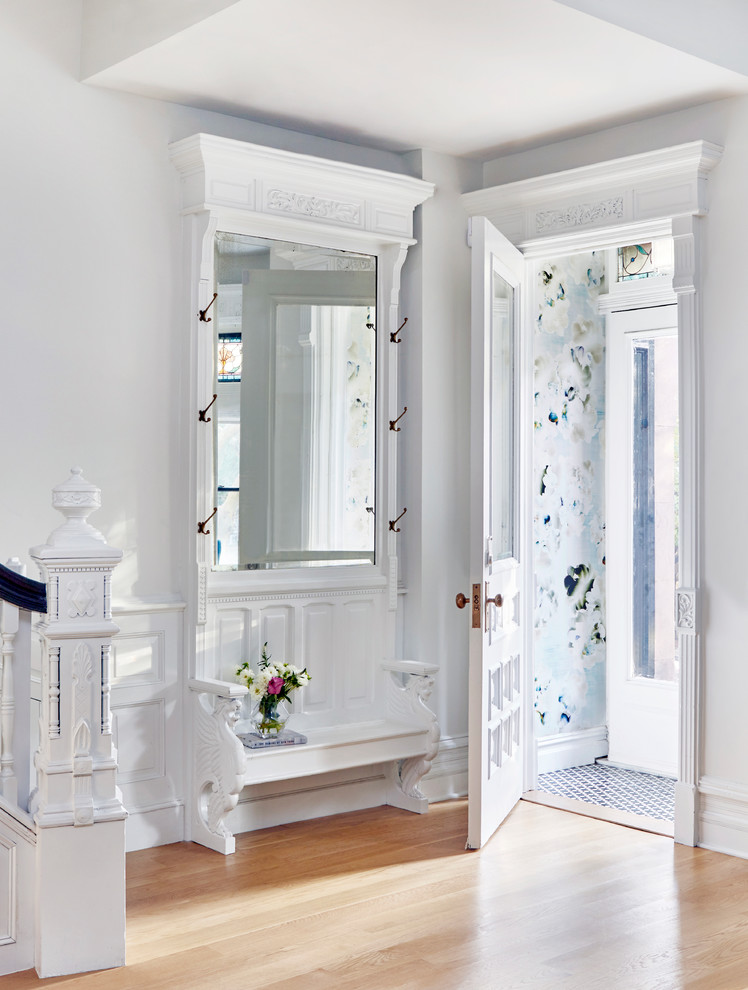 На фото: прихожая среднего размера в стиле неоклассика (современная классика) с мраморным полом, двустворчатой входной дверью, белой входной дверью и черным полом