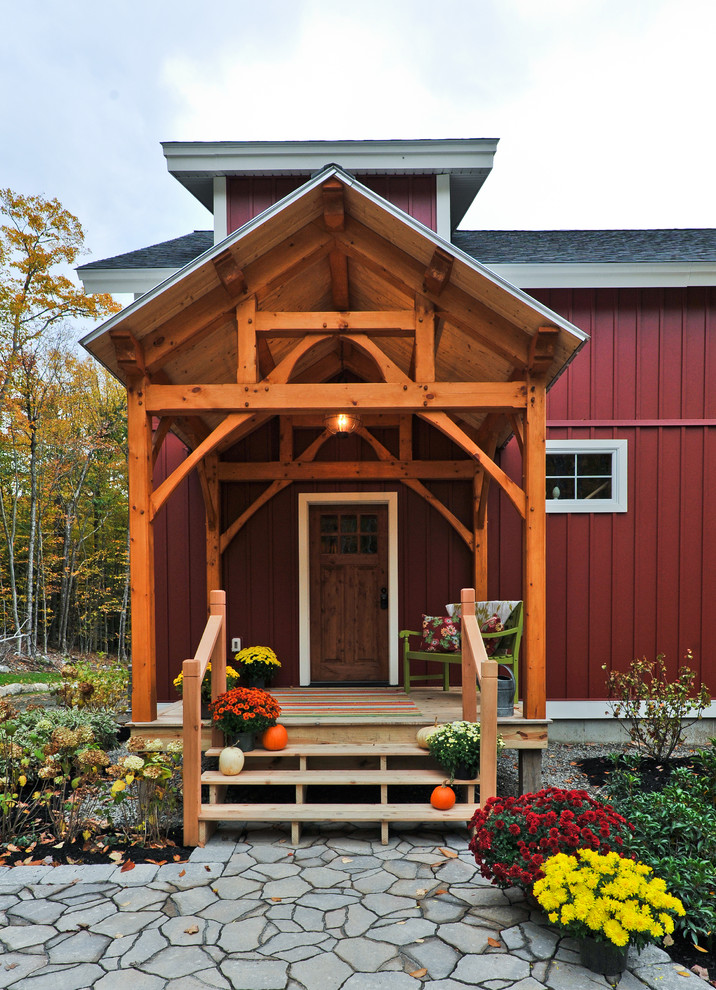 Entryway - country entryway idea in Boston