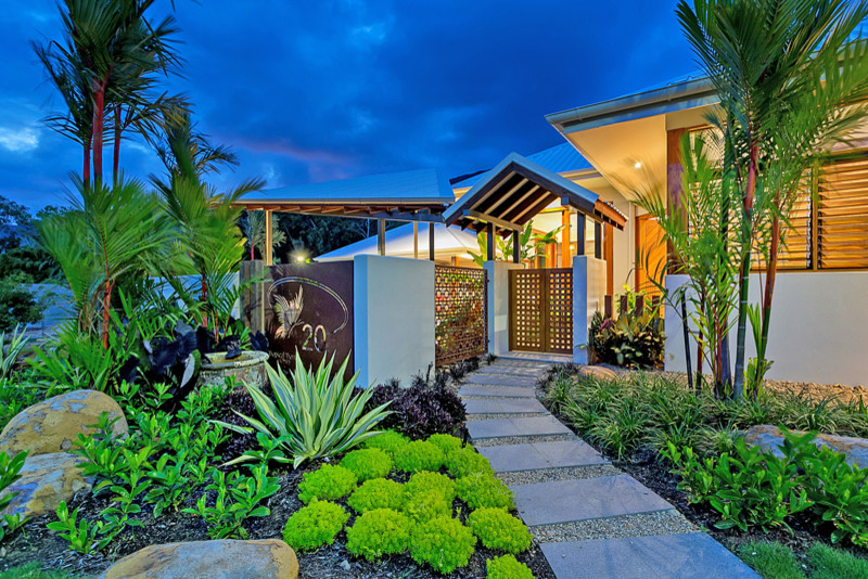 Inspiration for a small tropical entryway remodel in Cairns