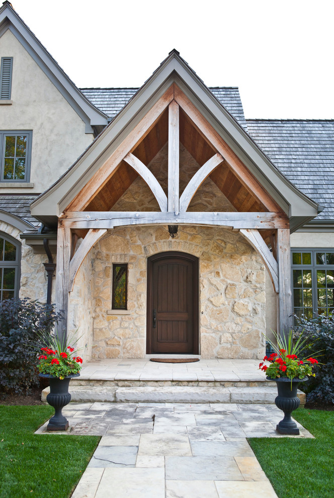 Design ideas for a classic entrance in Toronto.