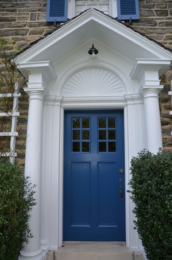 Mittelgroße Klassische Haustür mit Einzeltür und blauer Haustür in Philadelphia